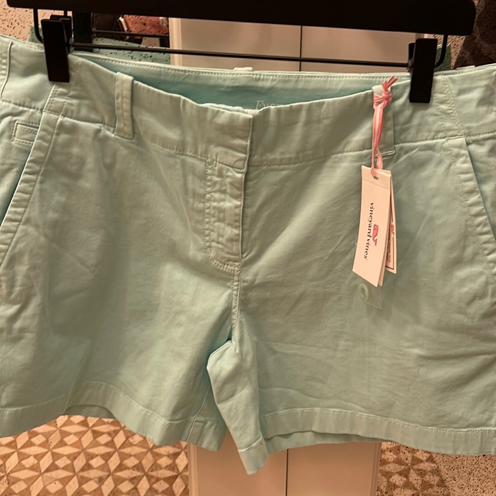 Vineyard Vines size 6 Women’s 5” Everyday Short Crystal Blue. Gently used